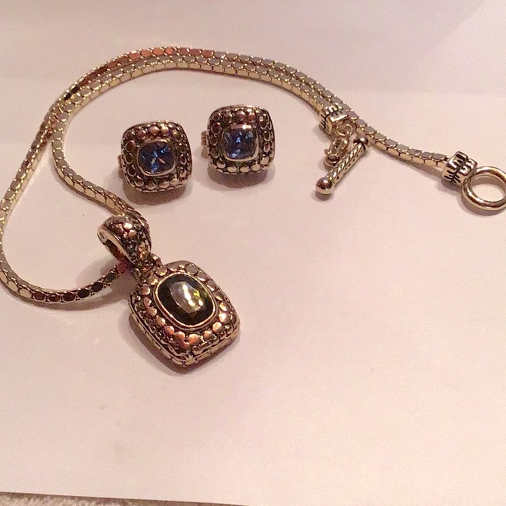 New Fashion Necklace & Earring Set. Goldtone rhodium plated, CZ stones